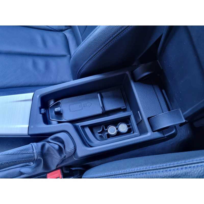 BMW F30 Bozuk Para Tutucu